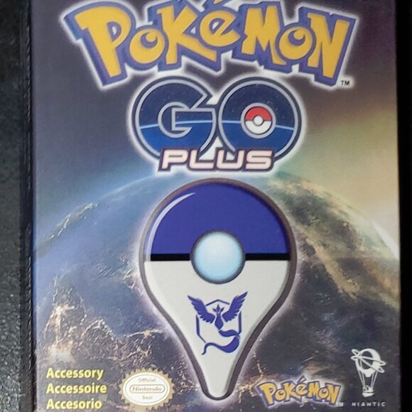 Pokemon GO Plus Bracelet Blue Design Mystic Auto Catch Bluetooth Nintendo - Picture 2 of 3